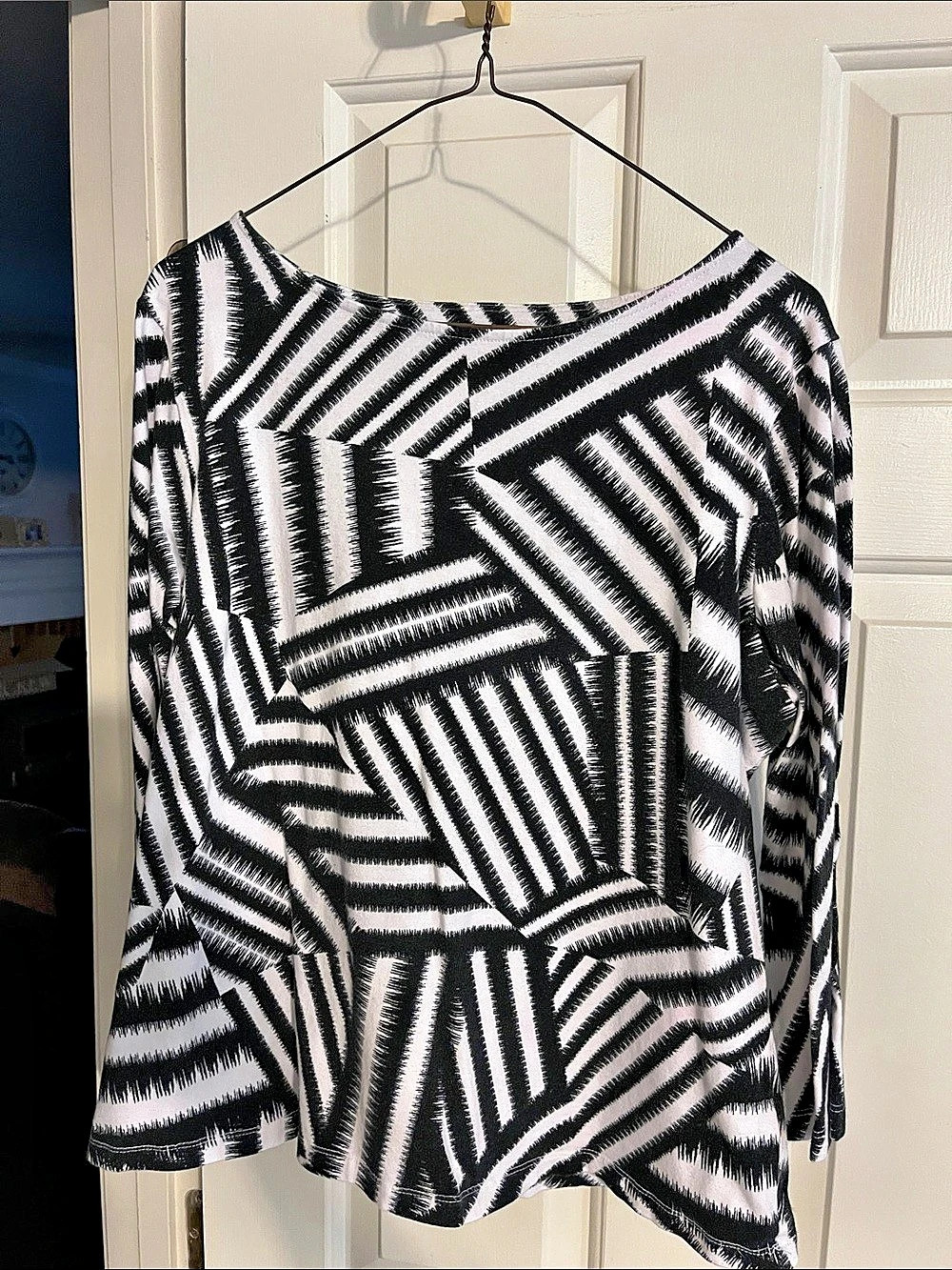 Ruby Rd. Geometric 3/4 length Sleeve Top in Black & White Size Large Like New
